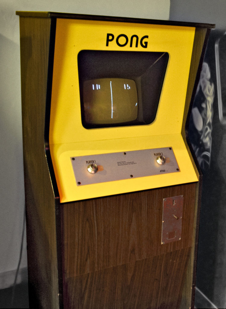 Pong oyunu arcade makinesi.